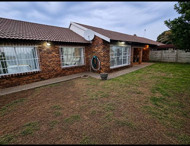 2 BEDROOM TOWNHOUSE FOR SALE IN WALDRIFT